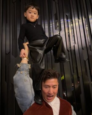Sharon Chan Man-Chi Instagram - 年初二🎆睇煙花
多謝家豪哥的邀請
大人細路都好開心🤩