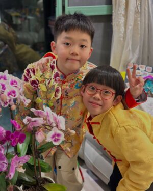 Sharon Chan Man-Chi Instagram - 年初二🎆睇煙花
多謝家豪哥的邀請
大人細路都好開心🤩