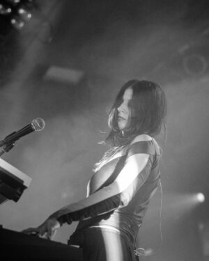 Sharon Van Etten Instagram - Moments in time captured with The Attachment Theory in Berlin, Germany at Astra Kulturhaus 3.4.25

Photos by: @lennydrinksyourmilkshake

Tickets available at the link in bio.