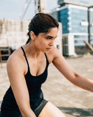 Sharvari Wagh Instagram - Battle ropes for today .. Battle ready for #Alpha soon! 💥💣 #MondayMotivation