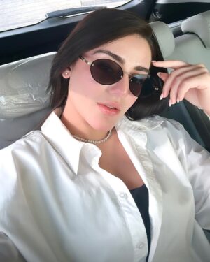 Shazeal Shoukat Instagram - It’s been a while so here it is , my lovelies 🐧
#ootd #carselfie #virtualstylist #style #fashion #shazealshoukat #blessed
