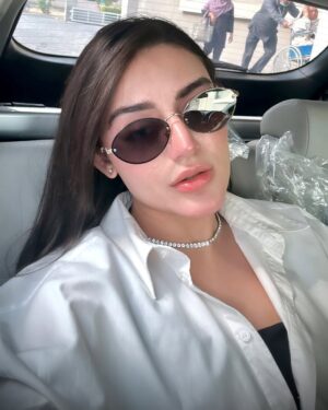 Shazeal Shoukat Instagram - It’s been a while so here it is , my lovelies 🐧
#ootd #carselfie #virtualstylist #style #fashion #shazealshoukat #blessed