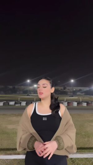 Shazeal Shoukat Instagram - Well I am not, thankuuu 🙏🏻🖤🤍
#ootd #virtualstylist #hehe #loveyourself #shazealshoukat #beyou