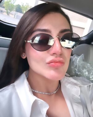 Shazeal Shoukat Instagram - It’s been a while so here it is , my lovelies 🐧
#ootd #carselfie #virtualstylist #style #fashion #shazealshoukat #blessed