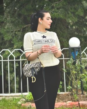 Shazeal Shoukat Instagram - Fit choosed by my baby boooo 🤍🖤
#ootd #virtualstylist #style #fashion #trends #loveyourself #behappy #shazealshoukat
