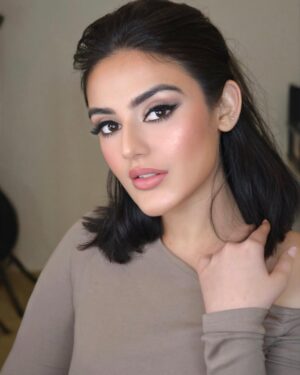 Shazeal Shoukat Instagram - Kinda obsessed with this look by @saratarekmakeup 🤍
#ootd #flashback #style #fashion #mymakeuplook #shazealshoukat #toodles #loveyourself