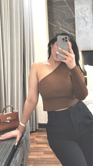Shazeal Shoukat Instagram - 🖤🤍🤎
#ootd #virtualstylist #style #fashion #loveyourself #shazealshoukat
