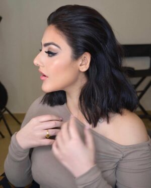 Shazeal Shoukat Instagram - Kinda obsessed with this look by @saratarekmakeup 🤍
#ootd #flashback #style #fashion #mymakeuplook #shazealshoukat #toodles #loveyourself
