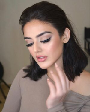 Shazeal Shoukat Instagram - Kinda obsessed with this look by @saratarekmakeup 🤍
#ootd #flashback #style #fashion #mymakeuplook #shazealshoukat #toodles #loveyourself