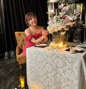 Shazia Naz Instagram - Dreamy set up with candlelight makes me feel.…. 🎷 

@xclusivebycfu 

.
.
.
.
.
.

#shazianazkhan #whatiwore #styleinspo #trends #finedinning #shootlife #dresstokill