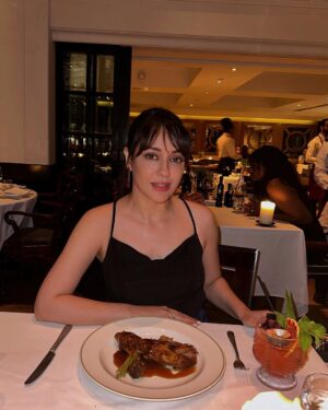 Shazia Naz Instagram - It’s never just black & white ….

.
.
.
.
.
.
.
.
#shazianazkhan #timelessstyle #blackandwhite #chicstyle #aestheticstyle #travelholic
