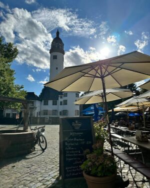 Shazia Naz Instagram - A day trip to Frankfurt old town Höchst you must👇🏻

Walk through medieval streets, historical landmarks and  captivating architecture (wear comfortable shoes)
Try German comfort food with local twist
Enjoy cozy cafe (Frau Grau or Schlosscafé Höchst)
Walk along the river bank.
Feel authentic local vibe at Hochster Market (Tuesday, friday, Saturday)
Attend annual castle festival in summers (june/july)

Fascinating history 
Survived 2nd world war without any significant damage 
Preserved as a site of historic interest 

P.S.  beautiful Hochst town is worth few visits to explore everything 

#shazianazkhan #frankfurthöchst #frankfurtammain #daytrip #visitgermany #europedestinations #placestovisit
