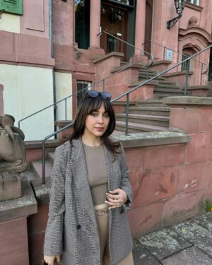 Shazia Naz Instagram - A day trip to Frankfurt old town Höchst you must👇🏻

Walk through medieval streets, historical landmarks and  captivating architecture (wear comfortable shoes)
Try German comfort food with local twist
Enjoy cozy cafe (Frau Grau or Schlosscafé Höchst)
Walk along the river bank.
Feel authentic local vibe at Hochster Market (Tuesday, friday, Saturday)
Attend annual castle festival in summers (june/july)

Fascinating history 
Survived 2nd world war without any significant damage 
Preserved as a site of historic interest 

P.S.  beautiful Hochst town is worth few visits to explore everything 

#shazianazkhan #frankfurthöchst #frankfurtammain #daytrip #visitgermany #europedestinations #placestovisit
