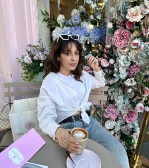 Shazia Naz Instagram - Could this cafe be any prettier ? 

@peggyporschenofficial 

.
.
.
.
.
.
#shazianazkhan #london #travelgram #timelessstyle #cutecafe #lattegram