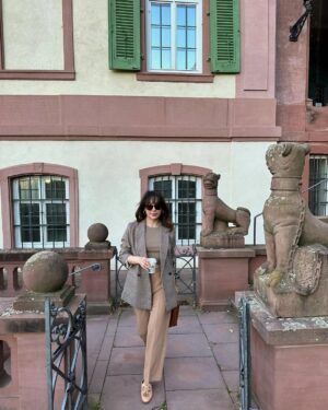 Shazia Naz Instagram - A day trip to Frankfurt old town Höchst you must👇🏻

Walk through medieval streets, historical landmarks and  captivating architecture (wear comfortable shoes)
Try German comfort food with local twist
Enjoy cozy cafe (Frau Grau or Schlosscafé Höchst)
Walk along the river bank.
Feel authentic local vibe at Hochster Market (Tuesday, friday, Saturday)
Attend annual castle festival in summers (june/july)

Fascinating history 
Survived 2nd world war without any significant damage 
Preserved as a site of historic interest 

P.S.  beautiful Hochst town is worth few visits to explore everything 

#shazianazkhan #frankfurthöchst #frankfurtammain #daytrip #visitgermany #europedestinations #placestovisit