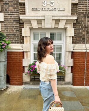 Shazia Naz Instagram - Afternoon Tea is my cup of tea ☕️ 

#shazianazkhan #afternoontea #fitcheck #vacaymode #whatiwore