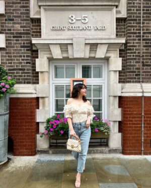 Shazia Naz Instagram - Afternoon Tea is my cup of tea ☕️ 

#shazianazkhan #afternoontea #fitcheck #vacaymode #whatiwore