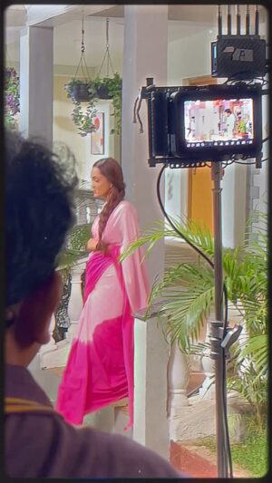 Sheena Chohan Instagram - The new year kicks off with the film ‘One More’, premiered this week at Berlin during @berlinale !

Rani is now real – and what a joy it’s been creating her!💕

A massive shoutout to the entire crew and support team of this film, which is as real as real gets.
My director @manoj.pandya.965 - thanks for giving me a character with so many shades and a story with the message of Human Rights!

From the incredible Assistant Directors, writers to the fabulous makeup and hair team, their hardworking assistants, our legendary Set Dadas, and the rockstar Spot Boys and Girls – every single one of you, pulled off a miracle!