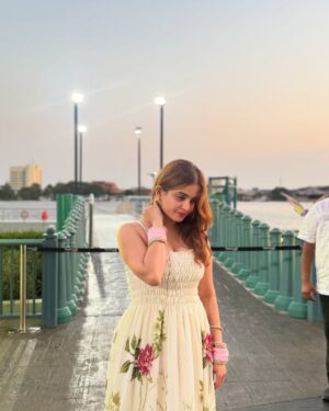 Sheena Shahabadi Instagram - Create your own sunshine.  #thailandcruise  #happyholidays  #actresslife pic credit : husband 📷