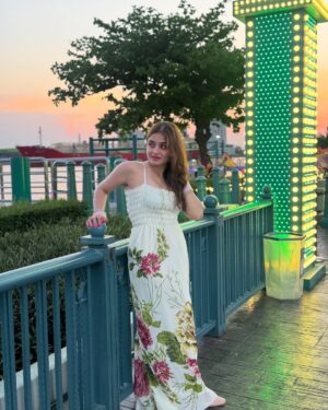 Sheena Shahabadi Instagram - Create your own sunshine.  #thailandcruise  #happyholidays  #actresslife pic credit : husband 📷