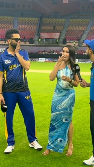 Shefali Bagga Instagram - Which team is ur fav? 2nd video dekh li?-check bio😍
#shefalibagga #samarth #fukrainsaan #elvishyadav #munawarfaruqui #ecl #kamikaze #eyecontact