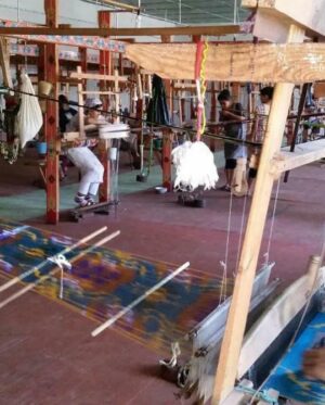 Sheila Cliffe Instagram - 去年のUZBEK CRAFT　(@uzbek.craft)とのコラボのウズベキスタン旅行はお陰様で大好評でした。皆様のご要望に応えて4/29～5/06のGWに私も同行するウズベキスタン旅行を企画いたしました。 
ウズベキスタンは　スザニ刺繍とアドラスイカットの産地です。 
シルクロードの素晴らしい建築、焼き物、布の文化を味わってください。 
催行人員12名になり次第締め切ります。早めにお申し込みください。ご友人もお誘いください。
【★この旅行は着物関係の仕事をされている方や業者の方はご参加できませんのでご了承ください★】 

＜お問い合わせ＞ 
＊この旅行は旅行会社主催の募集ツアーではなく、旅仲間のオーダーメイドの手配旅行です。 
**** **** **** ****
お問い合わせ：ソフィア㈱東京都知事旅行業第3-4240　
mail：satoru@sophia-net.com． Tel:03-5292-7858まで お願いいたします。 
ソフィア(株)よりお申込み手続き書類を発送いたします。 
＊＊1名でのお申し込みは一人部屋となります＊＊
＊査証不要です＊（パスポート残存期間：ウズベキスタン出国日から３ヶ月以上、未使用欄２ページ以上必要）
