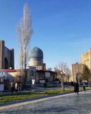 Sheila Cliffe Instagram - 去年のUZBEK CRAFT　(@uzbek.craft)とのコラボのウズベキスタン旅行はお陰様で大好評でした。皆様のご要望に応えて4/29～5/06のGWに私も同行するウズベキスタン旅行を企画いたしました。 
ウズベキスタンは　スザニ刺繍とアドラスイカットの産地です。 
シルクロードの素晴らしい建築、焼き物、布の文化を味わってください。 
催行人員12名になり次第締め切ります。早めにお申し込みください。ご友人もお誘いください。
【★この旅行は着物関係の仕事をされている方や業者の方はご参加できませんのでご了承ください★】 

＜お問い合わせ＞ 
＊この旅行は旅行会社主催の募集ツアーではなく、旅仲間のオーダーメイドの手配旅行です。 
**** **** **** ****
お問い合わせ：ソフィア㈱東京都知事旅行業第3-4240　
mail：satoru@sophia-net.com． Tel:03-5292-7858まで お願いいたします。 
ソフィア(株)よりお申込み手続き書類を発送いたします。 
＊＊1名でのお申し込みは一人部屋となります＊＊
＊査証不要です＊（パスポート残存期間：ウズベキスタン出国日から３ヶ月以上、未使用欄２ページ以上必要）
