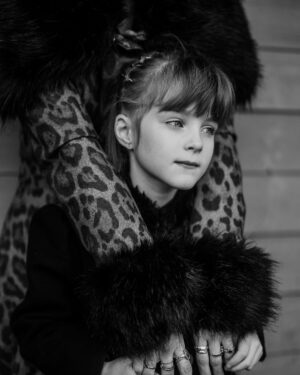 Shenae Grimes-Beech Instagram - We never get photos all together as a family so this was such a gift. Thank you to the wonderful @sarakhanov for capturing our little unit so beautifully 🖤