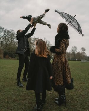 Shenae Grimes-Beech Instagram - We never get photos all together as a family so this was such a gift. Thank you to the wonderful @sarakhanov for capturing our little unit so beautifully 🖤