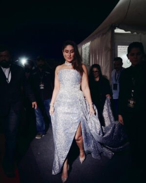 Shereen Sikka Instagram - @kareenakapoorkhan in @tonywardcouture @aquazzura and @bvlgari last night for @iifa 

with my @shereenlovebug and @sanyakapoor 

Style team- @stylebyvanshika @sananver @niyatiij @faisalbhattiofficial
Captured by- @thirddimension
Glam by- @savleenmanchanda @bbhiral 
My Management @alisha5dave 
Kareena with @versis_entertainment @nainas89