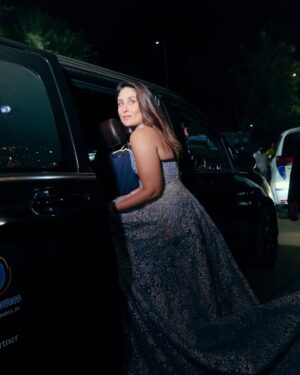 Shereen Sikka Instagram - @kareenakapoorkhan in @tonywardcouture @aquazzura and @bvlgari last night for @iifa 

with my @shereenlovebug and @sanyakapoor 

Style team- @stylebyvanshika @sananver @niyatiij @faisalbhattiofficial
Captured by- @thirddimension
Glam by- @savleenmanchanda @bbhiral 
My Management @alisha5dave 
Kareena with @versis_entertainment @nainas89