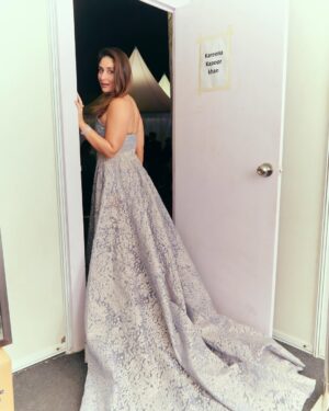 Shereen Sikka Instagram - @kareenakapoorkhan in @tonywardcouture @aquazzura and @bvlgari last night for @iifa 

with my @shereenlovebug and @sanyakapoor 

Style team- @stylebyvanshika @sananver @niyatiij @faisalbhattiofficial
Captured by- @thirddimension
Glam by- @savleenmanchanda @bbhiral 
My Management @alisha5dave 
Kareena with @versis_entertainment @nainas89