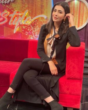 Shermeen Ali Instagram - Back on the sets of Star & Style season 2 with @asimyar photography @hbnphotographer