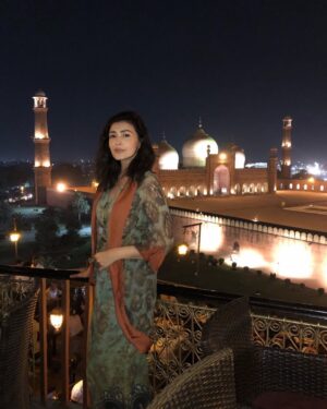 Shermeen Ali Instagram - With the majestic view of the beautiful Badshahi Mosque @havelirestaurantofficial
