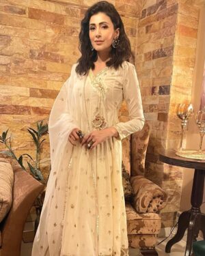Shermeen Ali Instagram - Thankyou so much for such a fun Eid dinner @iamshaistalodhi, wearing my favourite 😍😍😍 @mariahassanali