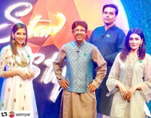 Shermeen Ali Instagram - Let’s celebrate #jashneAzadi with the #timeless & #evergreen #millinaghme by the #livinglegend #Alamgir & the stunning Zhalay Sarhadi in a 14th August special episode of Star & Style Hosted by the amazing @asimyar this friday at 9 pm only on @ptvhome.official produced by Amjad Shah patriotism #independencedaycelebrations #lovingit #happiness #PakistanZindabad #PakistanPaindabad #MashAllah #styling & #mua by @nabila_salon @n.gents shermeen outfit by @raniemaanofficial photography by Hassan Bin Naeem #colormegreen