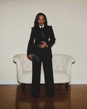 Sheryl Lee Ralph Instagram - Business as usual…We won!!! Thank you @naacpimageawards for this honor. On behalf of our fearless leader @quintab and our talented cast and crew of @abbottelemabc, we thank you!

Styled by @ivycoco23
Suit @sergiohudsoncollection
Tie @hugoboss
Makeup @Saishabeecham
Hair @sharifposton 
Photography @raulromo