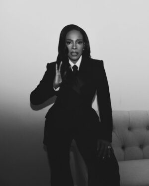 Sheryl Lee Ralph Instagram - Business as usual…We won!!! Thank you @naacpimageawards for this honor. On behalf of our fearless leader @quintab and our talented cast and crew of @abbottelemabc, we thank you!

Styled by @ivycoco23
Suit @sergiohudsoncollection
Tie @hugoboss
Makeup @Saishabeecham
Hair @sharifposton 
Photography @raulromo