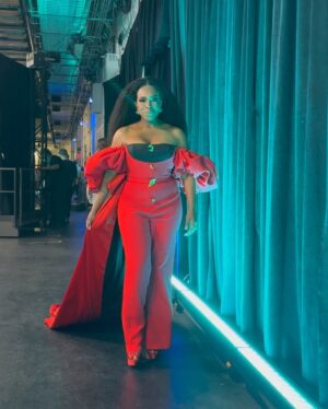 Sheryl Lee Ralph Instagram - Two years ago, I had the absolute honor of standing on that Super Bowl stage, lifting every voice and SANGIN’ honey! I did it in style, thanks to my fabulous daughter @ivycoco23, who had me snatched in a custom @harbison.studio masterpiece. The @philadelphiaeagles were there then, and they are BACK, ready to handle some unfinished business. Lord, let this outcome be different because I CANNOT take another Chiefs victory. Big up to my dear @ledisi who will be singing Lift Every Voice and Sing this year and @adamblackstone , the maestro himself, leading the music this year. I am so proud of you! Now let’s go Birds! Fly Eagles Fly!