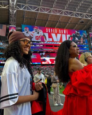 Sheryl Lee Ralph Instagram - Two years ago, I had the absolute honor of standing on that Super Bowl stage, lifting every voice and SANGIN’ honey! I did it in style, thanks to my fabulous daughter @ivycoco23, who had me snatched in a custom @harbison.studio masterpiece. The @philadelphiaeagles were there then, and they are BACK, ready to handle some unfinished business. Lord, let this outcome be different because I CANNOT take another Chiefs victory. Big up to my dear @ledisi who will be singing Lift Every Voice and Sing this year and @adamblackstone , the maestro himself, leading the music this year. I am so proud of you! Now let’s go Birds! Fly Eagles Fly!