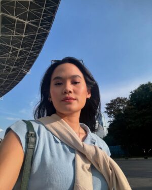 Sheryl Sheinafia Instagram - "pada kemana aja sih kok gak ada orang?"
- matahari jam 13.00 wib, 📍gbk