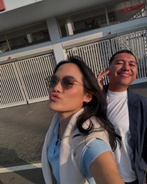 Sheryl Sheinafia Instagram - "pada kemana aja sih kok gak ada orang?"
- matahari jam 13.00 wib, 📍gbk