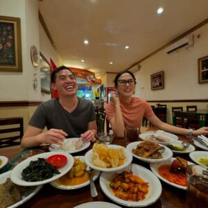 Sheryl Sheinafia Instagram - kita mirip ngga?

fight - eat - 🤼‍♀️ - 🍗

📷 @willymulyadi27