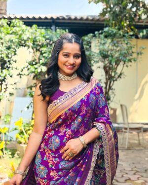 Shilpa Thakre Instagram - Frutifulllll ❣️✨

beautiful saree by : @paithani___house 
clicked by : fav @gandhisakshee_ ❣️😘
Jewellery by : my fav @gandhisakshee_ ❣️
make-up by @roshanu_u_u_u_27_08 ❣️
Hair by : my darling @savita_vishwakarma ❣️
.
.
#shilpathakre #expressionqueen #saree #love