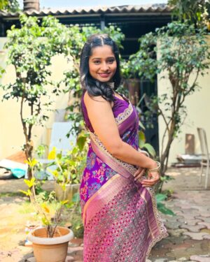 Shilpa Thakre Instagram - Frutifulllll ❣️✨

beautiful saree by : @paithani___house 
clicked by : fav @gandhisakshee_ ❣️😘
Jewellery by : my fav @gandhisakshee_ ❣️
make-up by @roshanu_u_u_u_27_08 ❣️
Hair by : my darling @savita_vishwakarma ❣️
.
.
#shilpathakre #expressionqueen #saree #love
