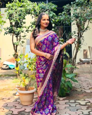 Shilpa Thakre Instagram - Frutifulllll ❣️✨

beautiful saree by : @paithani___house 
clicked by : fav @gandhisakshee_ ❣️😘
Jewellery by : my fav @gandhisakshee_ ❣️
make-up by @roshanu_u_u_u_27_08 ❣️
Hair by : my darling @savita_vishwakarma ❣️
.
.
#shilpathakre #expressionqueen #saree #love