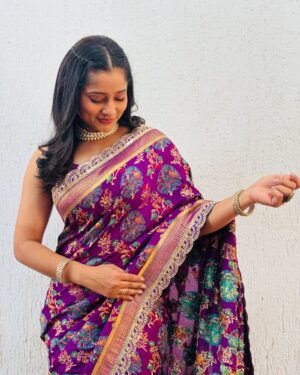 Shilpa Thakre Instagram - Frutifulllll ❣️✨

beautiful saree by : @paithani___house 
clicked by : fav @gandhisakshee_ ❣️😘
Jewellery by : my fav @gandhisakshee_ ❣️
make-up by @roshanu_u_u_u_27_08 ❣️
Hair by : my darling @savita_vishwakarma ❣️
.
.
#shilpathakre #expressionqueen #saree #love