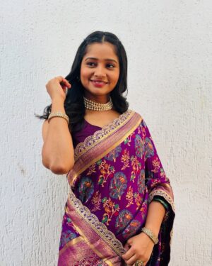 Shilpa Thakre Instagram - Frutifulllll ❣️✨

beautiful saree by : @paithani___house 
clicked by : fav @gandhisakshee_ ❣️😘
Jewellery by : my fav @gandhisakshee_ ❣️
make-up by @roshanu_u_u_u_27_08 ❣️
Hair by : my darling @savita_vishwakarma ❣️
.
.
#shilpathakre #expressionqueen #saree #love