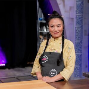 Shirley Chung Instagram - Premiering Tomorrow! Tuesday 3/18 9/8 PM on @foodnetwork House of Knives 🔪🔥👑 Here are the first round of contender chefs competing to be the Ruler of the house ❤️ Yes, this was 1.0 me filmed it before the cancer diagnosis, for those of you that were asking in the comments 🙂‍↕️. This is one of my favorite culinary competitions that I competed on, we got to cook our best dishes without much limits, and we had a well stocked pantry and equipment room that catered to our different cultures and cooking styles. @claudetteazepeda @chefsawyer @chefmartelstone @poppy_cooks @chefjohntesar Ready?!!! Let’s Go! 🔥🔥🔥#houseofknives #chefshirleychung #dumplingmafiaqueen #cancerwarrior #fuckcancer @discoveryplus @streamonmax