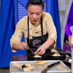 Shirley Chung Instagram - Premiering Tomorrow! Tuesday 3/18 9/8 PM on @foodnetwork House of Knives 🔪🔥👑 Here are the first round of contender chefs competing to be the Ruler of the house ❤️ Yes, this was 1.0 me filmed it before the cancer diagnosis, for those of you that were asking in the comments 🙂‍↕️. This is one of my favorite culinary competitions that I competed on, we got to cook our best dishes without much limits, and we had a well stocked pantry and equipment room that catered to our different cultures and cooking styles. @claudetteazepeda @chefsawyer @chefmartelstone @poppy_cooks @chefjohntesar Ready?!!! Let’s Go! 🔥🔥🔥#houseofknives #chefshirleychung #dumplingmafiaqueen #cancerwarrior #fuckcancer @discoveryplus @streamonmax